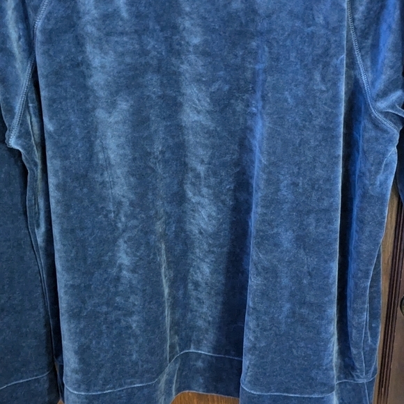 New with Tags Old Navy Dark Blue Velvet Crewneck Lightweight Sweater Size XL - Picture 3 of 6
